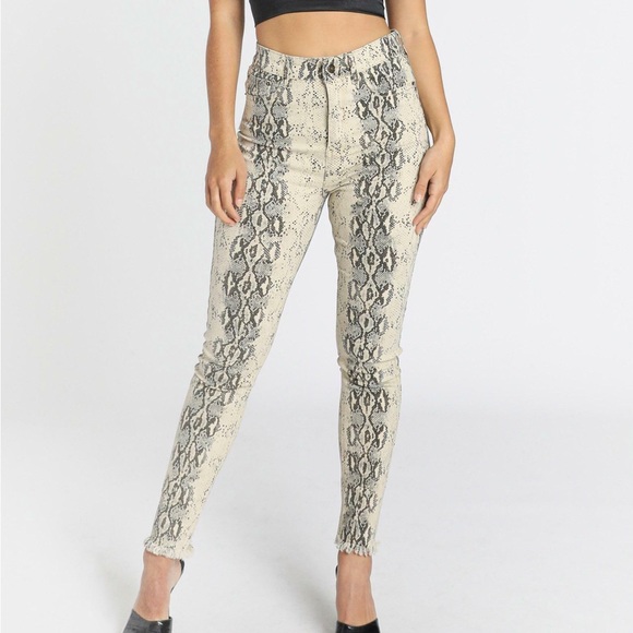LIONESS PANTS - Picture 2 of 11